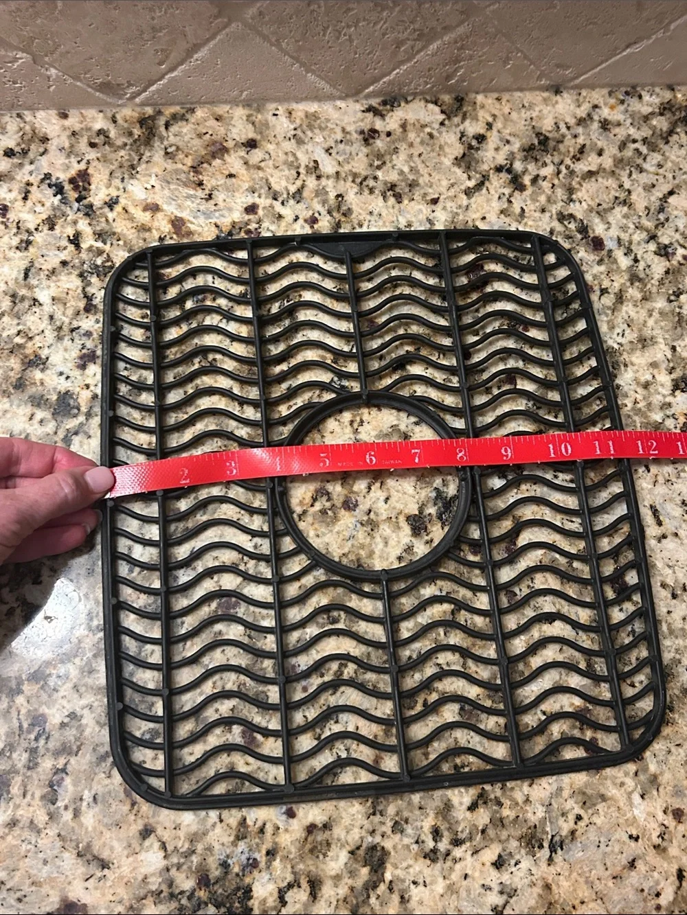 Rubbermaid Black Sink Grid with Center Drain Opening